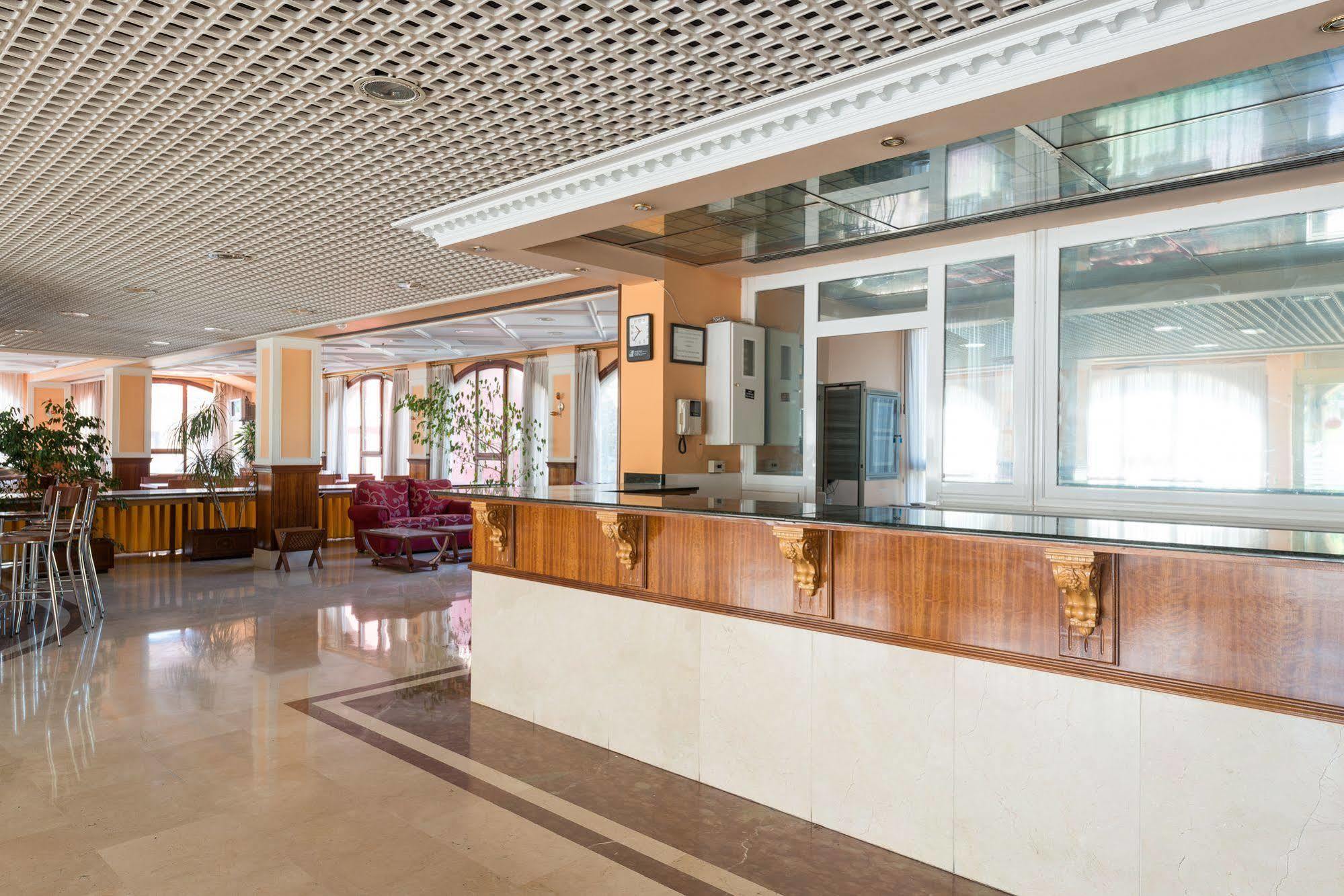 Tryp Bilbao Sondika Hotel Exterior foto