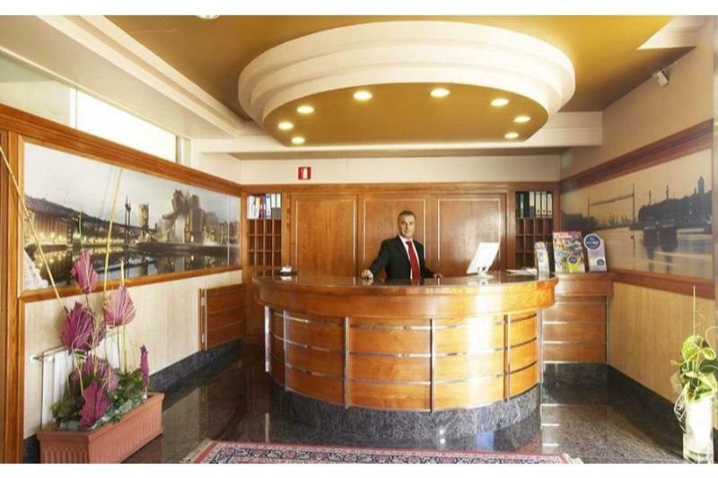 Tryp Bilbao Sondika Hotel Exterior foto